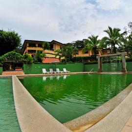 El Tucano Resort & Thermal Spa，位于Quesada的酒店