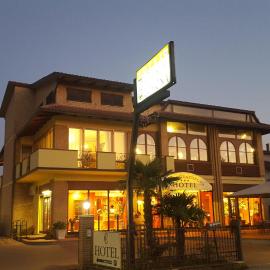 Hotel Duca Della Corgna，位于拉戈堡的酒店