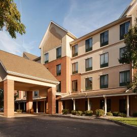 Best Western Plus Kalamazoo Suites,位于卡拉马祖的酒店