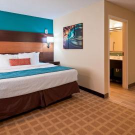 Best Western Plus Harrisburg Mechanicsburg，位于Enola的酒店