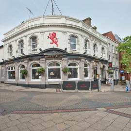 OYO The Red Lion Hotel