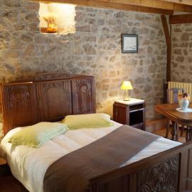 Gîte de 15 places en chambre de 2, 4, 5 personnes，位于Saint-Exupéry-les-Roches的酒店