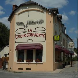 Logis Hôtel-Restaurant La Croix Couverte，位于马耶讷的酒店