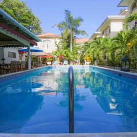 Rayon Hotel，位于尼格瑞尔的酒店