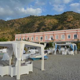 Hotel Ristorante La Scogliera - NUOVA GESTIONE，位于皮拉伊诺的酒店