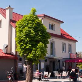 Hostel Plus Caffe，位于Petrovče的酒店