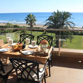 GAVA 2 BEACHFRONT PENTHOUSE，位于加瓦的酒店