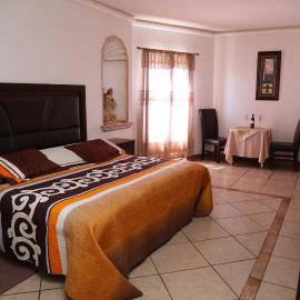 Casa Celia Hotel Restaurante，位于贝纳尔的酒店