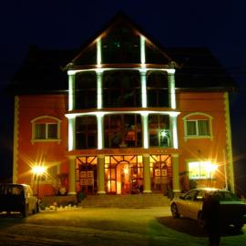 Hotel Royal，位于札勒乌的酒店