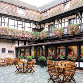 Le Gouverneur Hotel，位于奥贝奈的酒店