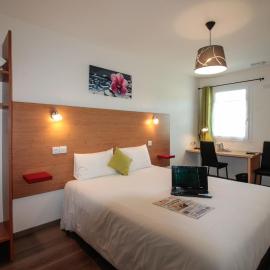 Hôtel Le 15 Périgueux - proximité A 89,位于Coulounieix-Chamiers的酒店