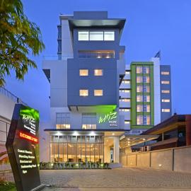 Whiz Prime Hotel Basuki Rahmat Malang，位于玛琅的酒店