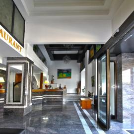 Hotel Lirak，位于泰托沃的酒店