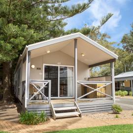 Kendalls Beach Holiday Park，位于凯阿玛的酒店