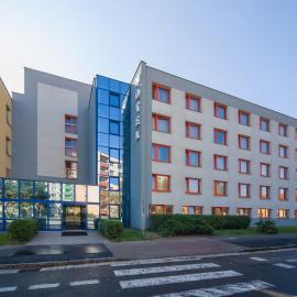 Hotel Arnost Garni，位于帕尔杜比采的酒店