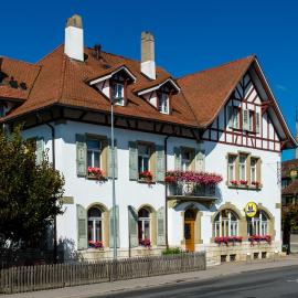 Gasthof Drei Eidgenossen，位于Bösingen的酒店