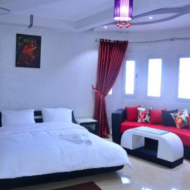 Hôtel Hadaik Ain Asserdoune，位于贝尼迈拉勒的酒店