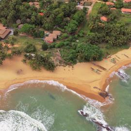 Ko-Sa Beach Resort Ltd，位于Ampeni的酒店