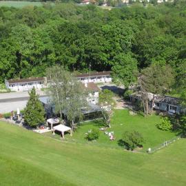 Relais de l'Aérodrome，位于普朗然的酒店