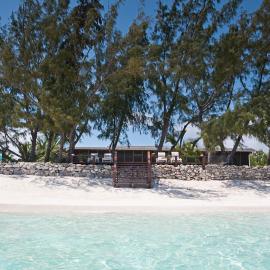 Hollywood Beach Suites Turks and Caicos，位于Whitby的酒店
