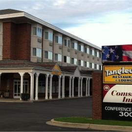 Comstock Inn & Conference Center，位于Owosso的酒店