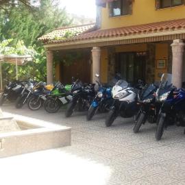 Isis de Cuenca Alojamiento Superior especial para Moteros con Piscina，位于阿卡斯的酒店