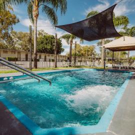 Artesian Spa Motel，位于莫里的酒店