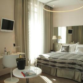 Le César Hôtel，位于普罗万的酒店