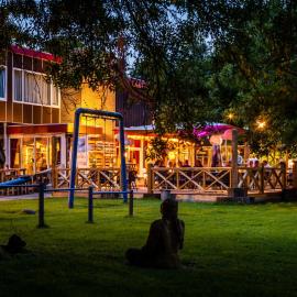 Hotel and Restaurant van Saaze - Free Parking，位于克拉亨堡的酒店