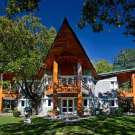 Span Resort & Spa, Manali - A Luxury Riverside Resort，位于马拉里的酒店