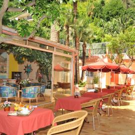 Hotel Menton Riviera,位于芒通的酒店