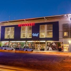 Peermont Metcourt Hotel,位于弗朗西斯敦的酒店