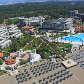Adora Hotel & Resort，位于贝莱克的酒店