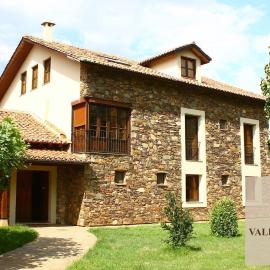 Valle Del Eria Hotel，位于Castrocontrigo的酒店