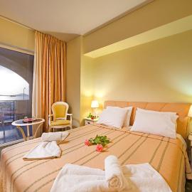 Angelika Pallas Hotel，位于伊古迈尼察的酒店