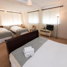 Connemara Lake Hotel,位于乌特拉德的酒店