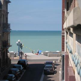 100 m de la mer, Sauna, Wifi，位于梅尔·莱斯·拜恩斯的酒店
