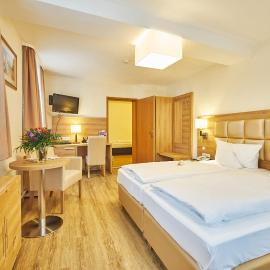 Akzent Hotel Goldner Stern，位于Muggendorf的酒店