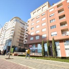 Hotel Oresti Center，位于地拉那的酒店