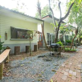 P's cottage บ้านพักในสวนสวย，位于董里的酒店