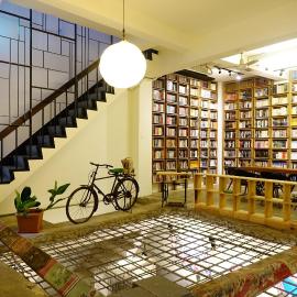 Cao Ji Book Inn Hostel，位于台南的酒店