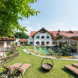 Posthotel Hofherr，位于Königsdorf的酒店