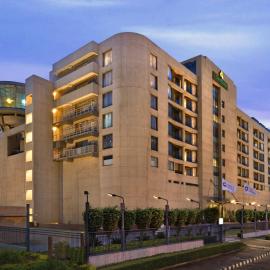 Savoy Suites Manesar,位于古尔冈的酒店