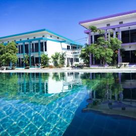 Menam Resort，位于佛统的酒店