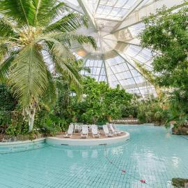 Center Parcs Les Bois Francs，位于阿夫尔和伊通韦尔讷伊的酒店