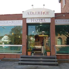 Hotel Adlerhof，位于陶贝尔比绍夫斯海姆的酒店