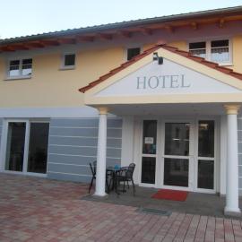 Hotel Am Donaubogen，位于Sarching的酒店