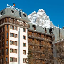 Hotel Marmore，位于布勒伊-切尔维尼亚的酒店
