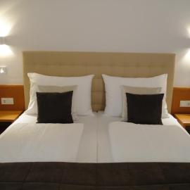 City Hotel Albrecht，位于施韦夏特的酒店