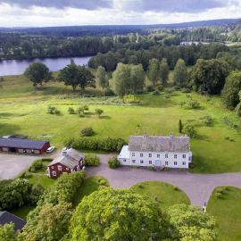 B&B Kvarntorps Herrgård，位于Forshaga的酒店